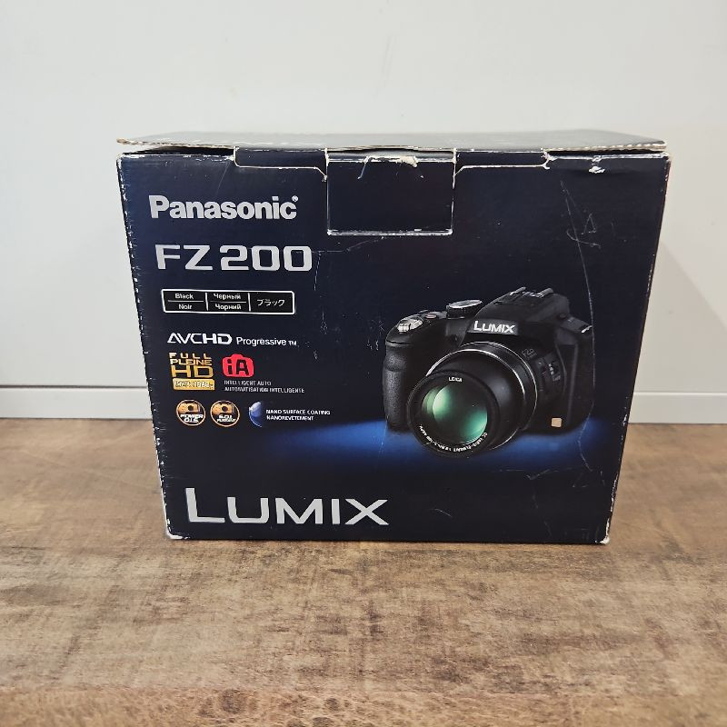 PANASONIC LUMIX DMCFZ200 + ACC