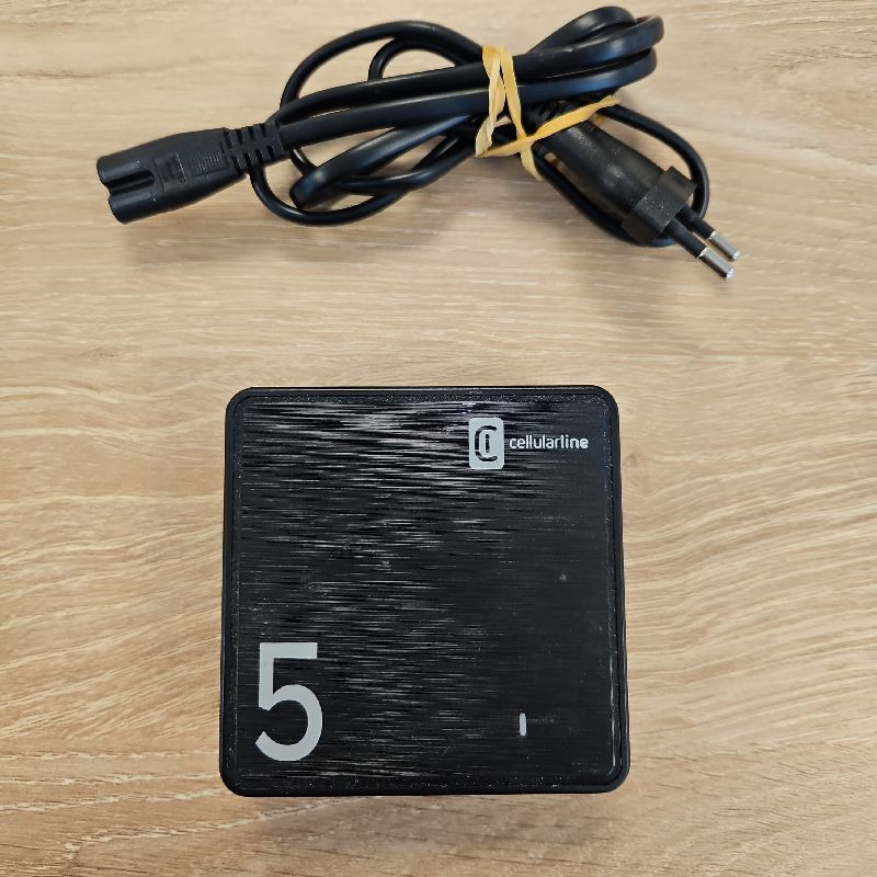 CELLULAIRE LINE 5X PORTS USB/USB C CHARGE RAPIDE