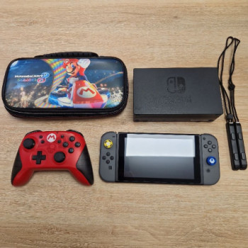 CONSOLE NINTENDO SWITCH + FOURRE NINTENDO