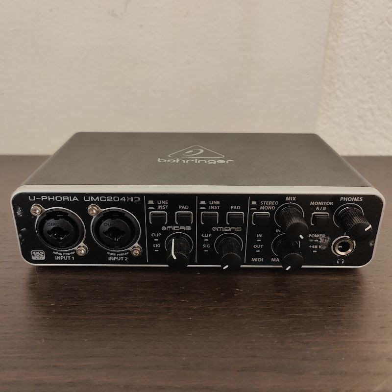 BEHRINGER UMC204HD