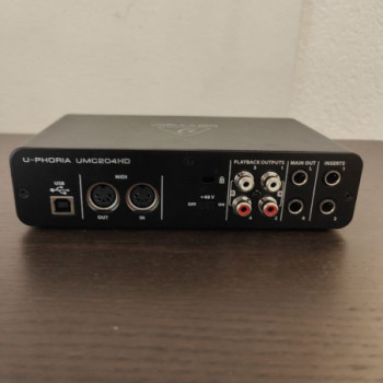 BEHRINGER UMC204HD