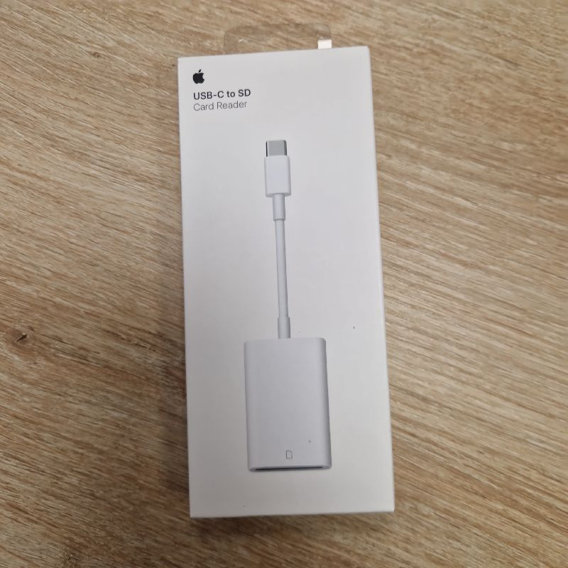 APPLE USB-C TO SD CARD READER