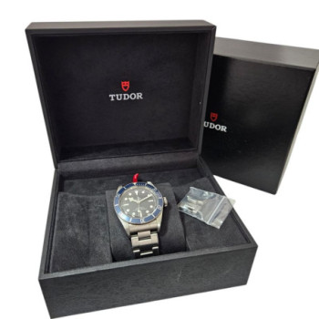 TUDOR BLACK BAY 79230B 42MM AUTOMATIC