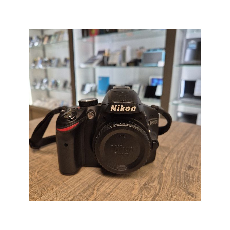 NIKON D3200 + CHARGEUR