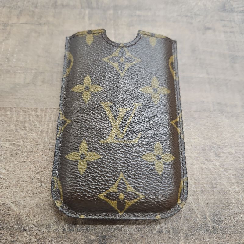 LOUIS VUITTON ETUI TELEPHONE