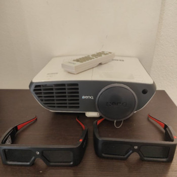 PROJECTEUR 3D BENQ W700 + LUNETTES 3D