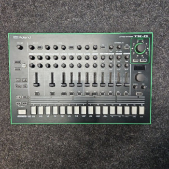 ROLAND RHYTHM PERFORMER TR-8