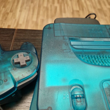 CONSOLE NINTENDO 64 TURQUOISE + 1 MANETTE