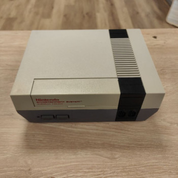 CONSOLE NINTENDO NES + 2 MANETTES