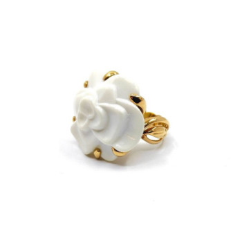 BAGUE CHANEL CAMELIA OR JAUNE 18K & AGATE BLANCHE 14.69G T. 52