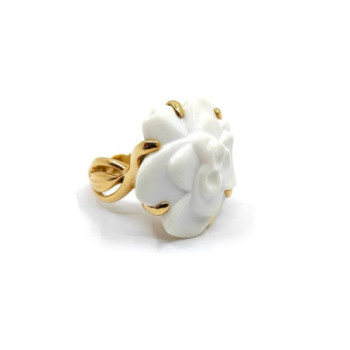 BAGUE CHANEL CAMELIA OR JAUNE 18K & AGATE BLANCHE 14.69G T. 52