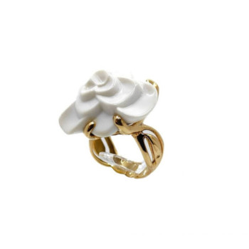 BAGUE CHANEL CAMELIA OR JAUNE 18K & AGATE BLANCHE 14.69G T. 52