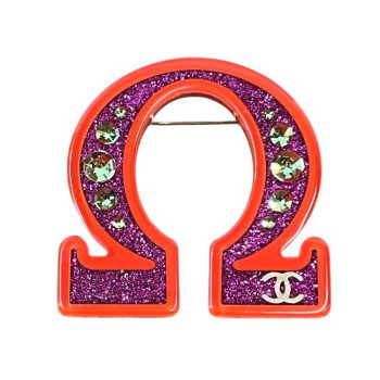 BROCHE CHANEL OMEGA EN RESINE 