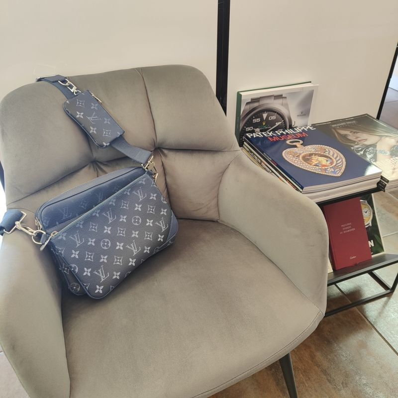 LOUIS VUITTON TRIO MESSENGER NAVY RIVER BLUE M46604 LOUIS VUITTON TRIO MESSENGER NAVY RIVER BLUE M46604