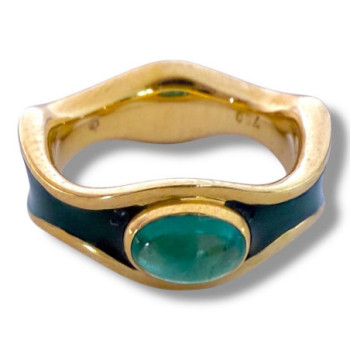 BAGUR OR JAUNE 18CT6.14GRS AVEC EMERAUDE EN CABOUCHON ET EMAIL VERT SYNTHE T.51