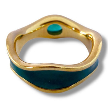BAGUR OR JAUNE 18CT6.14GRS AVEC EMERAUDE EN CABOUCHON ET EMAIL VERT SYNTHE T.51