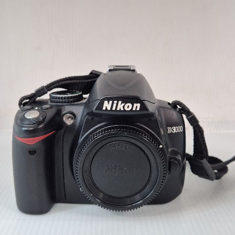 NIKON D3000 NIKON D3000