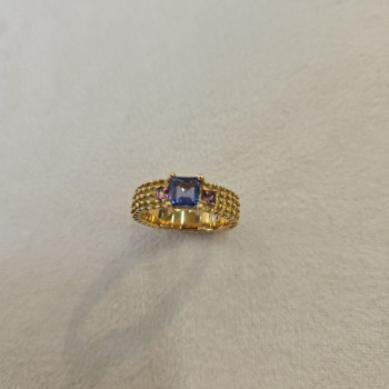 BAGUE EN OR  JAUNE 18CTS IOLITE ET TOURMALINES ROSES 6.80GRS T.54