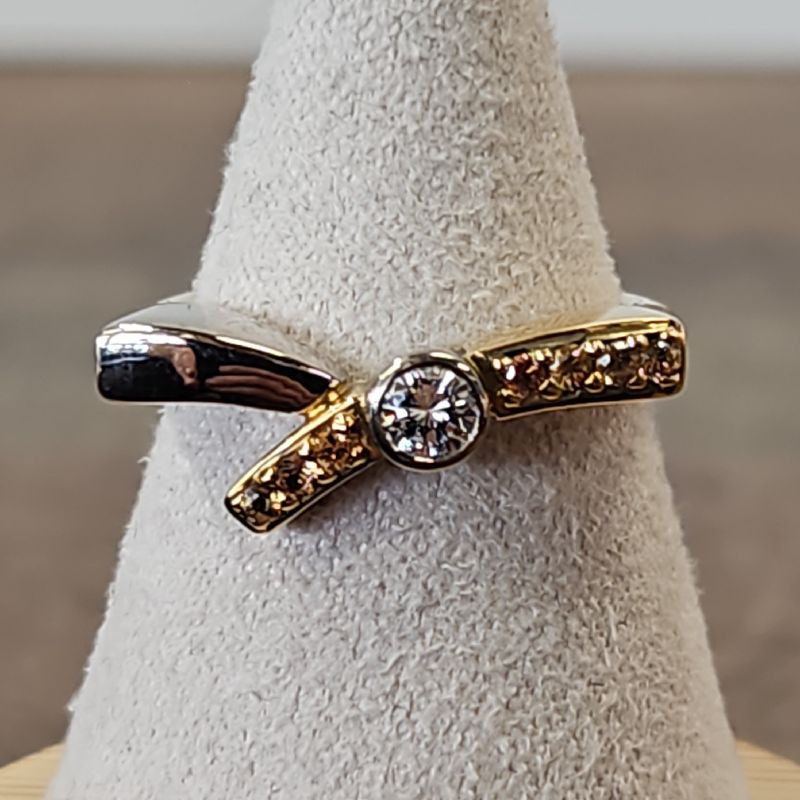 BAGUE OR JAUNE ET BLANC 18CTS 6.6GRS AVEC SAPHIRS JAUNES 0.15CTS 1 DIAMANT 0.15CTS T.54 BAGUE OR JAUNE ET BLANC 18CTS 6.6GRS AVEC SAPHIRS JAUNES 0.15CTS 1 DIAMANT 0.15CTS T.54