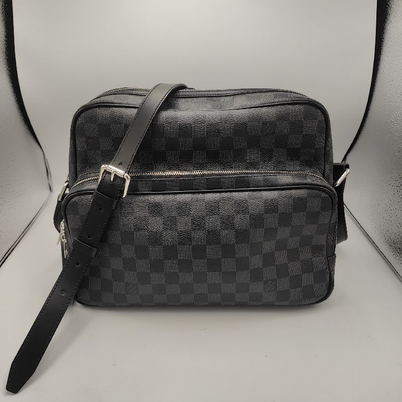 SACOCHE LOUIS VUITTON LEOH MESSENGER BAG DAMIER GRAPHITE SACOCHE LOUIS VUITTON LEOH MESSENGER BAG DAMIER GRAPHITE