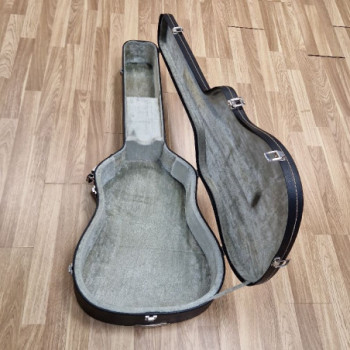 COFFRE GUITARE NOOIRE POIGNEE