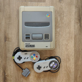 CONSOLE SNES + 2 MANETTE COMPATIBLE