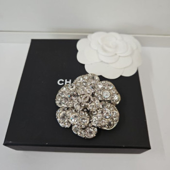 BROCHE CHANEL CAMELIA SWAROVSKI
