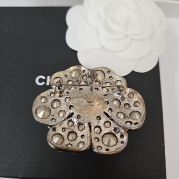 BROCHE CHANEL CAMELIA SWAROVSKI