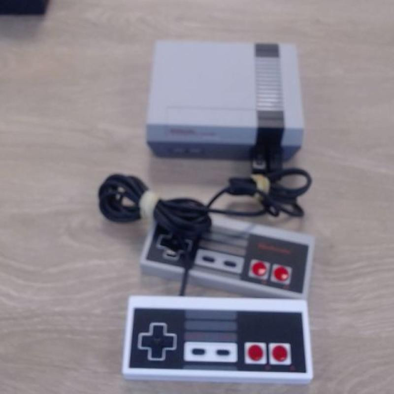 CONSOLE MINI NES + 2 MANETTES CONSOLE MINI NES + 2 MANETTES