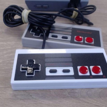 CONSOLE MINI NES + 2 MANETTES
