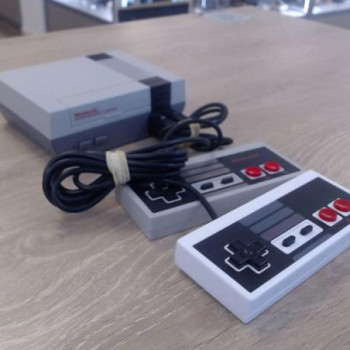 CONSOLE MINI NES + 2 MANETTES