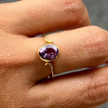 BAGUE EN OR JAUNE 18CTS AVEC AMETHYSTE2.66GRS