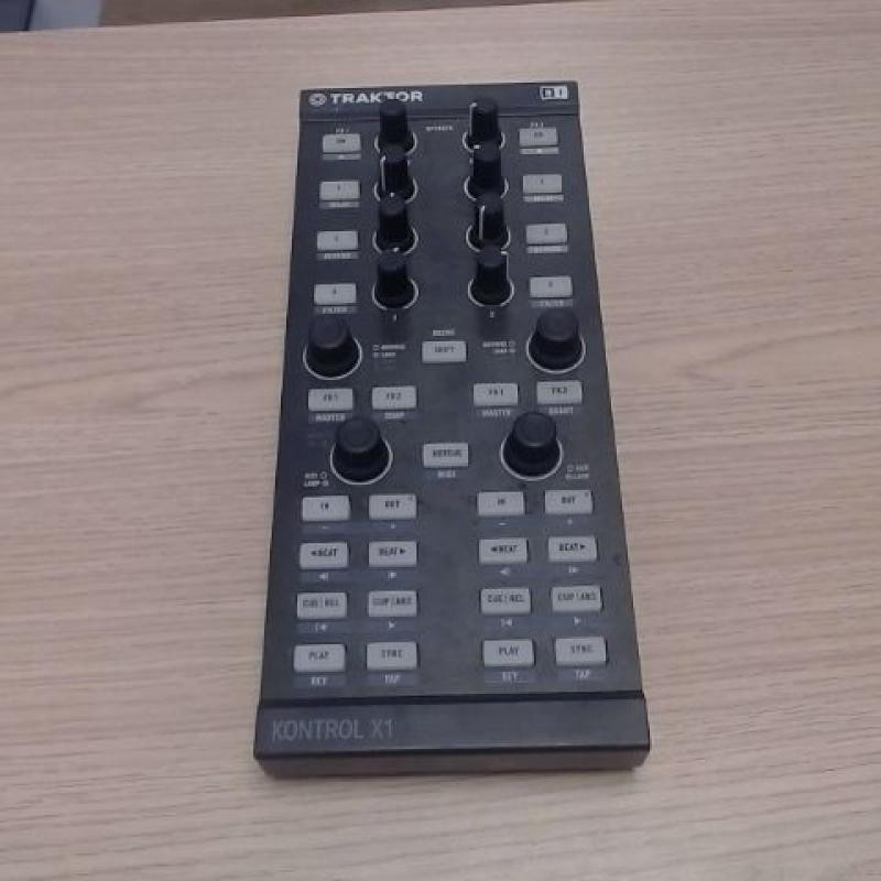 TRAKTOR KONTROL X1 HW TRAKTOR KONTROL X1 HW