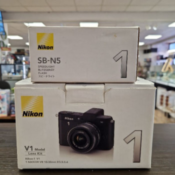 NIKON V1 MODEL LENS KIT 10-30MM F3.5-5.6