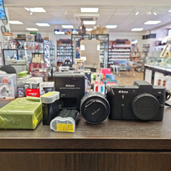 NIKON V1 MODEL LENS KIT 10-30MM F3.5-5.6