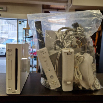 CONSOLE WII BLANCHE AVEC 2 MANETTES