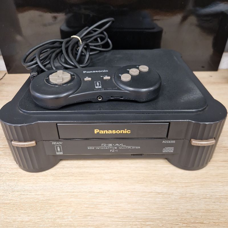 CONSOLE PANASONIC 3D0 FZ-1 + 1 MANETTE