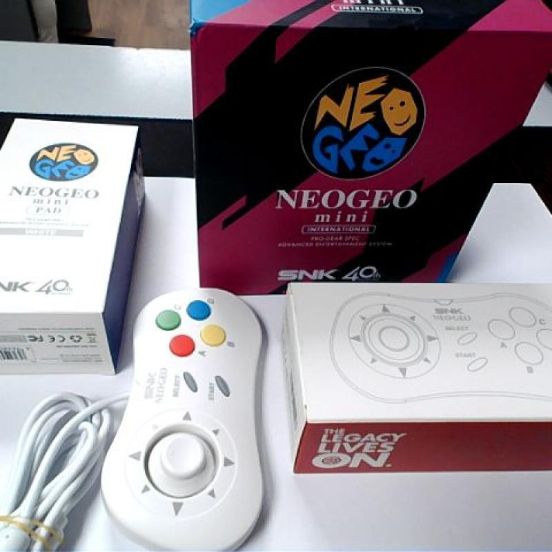 NEO GEO MINI WITH 40 GAMES