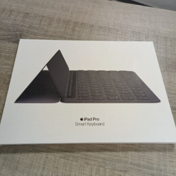 APPLE SMART - KEYBOARD AND FOLIO CASE - SWISS QWERTZ - FOR 10.2-INCH IPAD 7/8 GENERATION 10.5