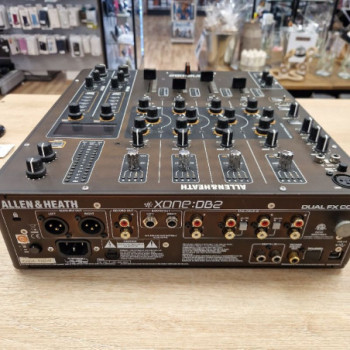 TABLE DE MIXAGE ALLEN HEATH XONE DB2 UK + 2 XLR