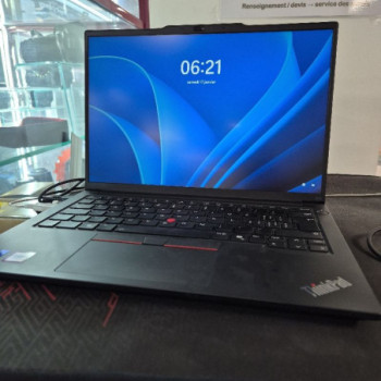 LENOVO THINKPAD E14 GEN 6 AMD R7 1000GB