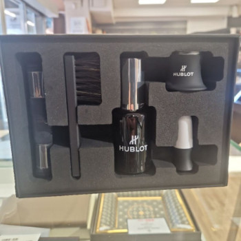 KIT NETTOYAGE HUBLOT BROSSE SHAMPOING LOUPE CHIFFON