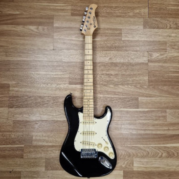 GUITARE PRODIPE ST JUNIOR BLACK + HOUSSE CORDE JACK