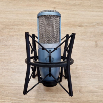 MICRO AKG PRECEPTION 220