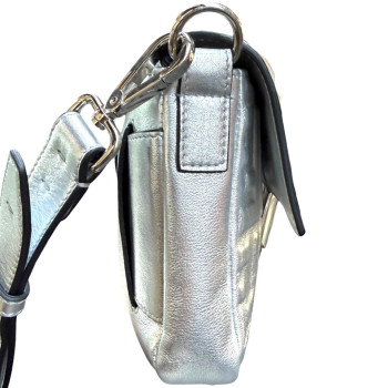 SAC BAGUETTE ARGENTE FENDI