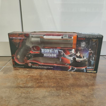 RESIDENT EVIL MAGNUM BLASTER AND KNIFE SET - NINTENDO WII