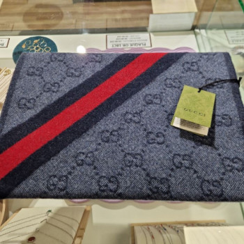 GUCCI ECHARPE EN LAINE GG BLEU FONCE