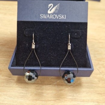 BOUCLE OREILLE SWAROVSKI BOULE NOIR