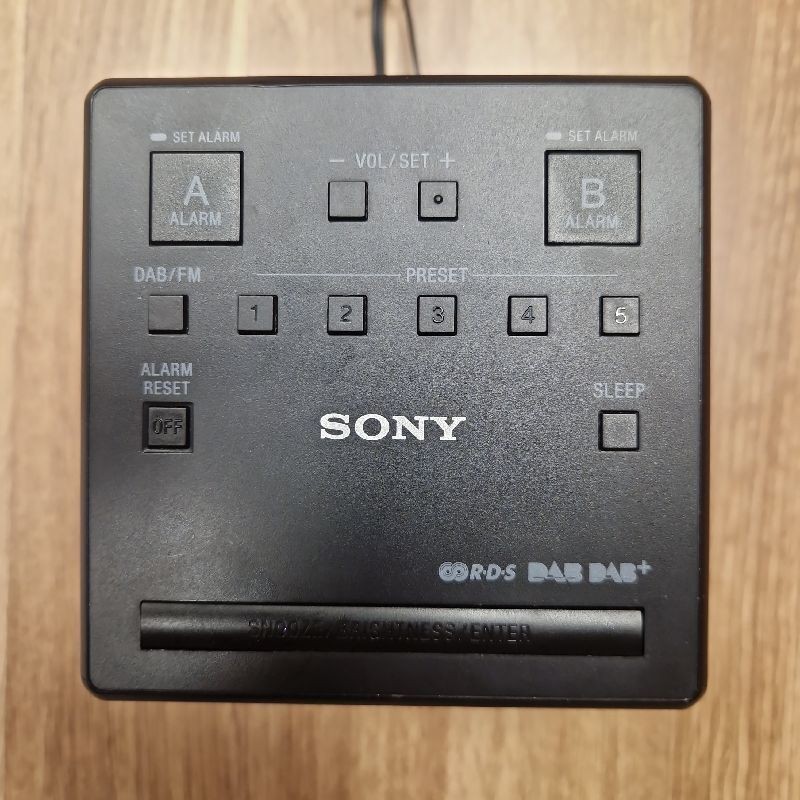 SONY RADIO REVEIL DAB+  XDR-C1DBP