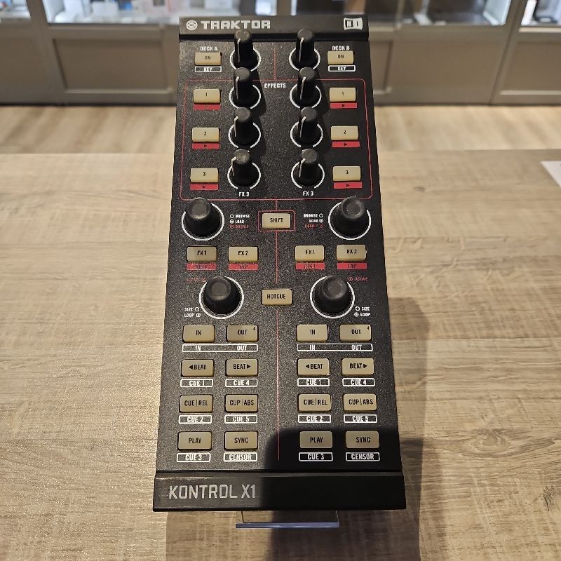 TRAKTOR KONTROL X1